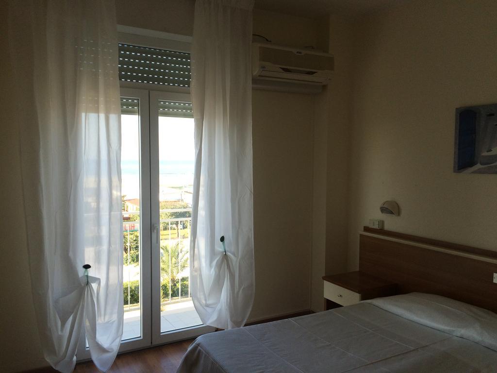 Hotel Mirage Marina di Pietrasanta Bagian luar foto