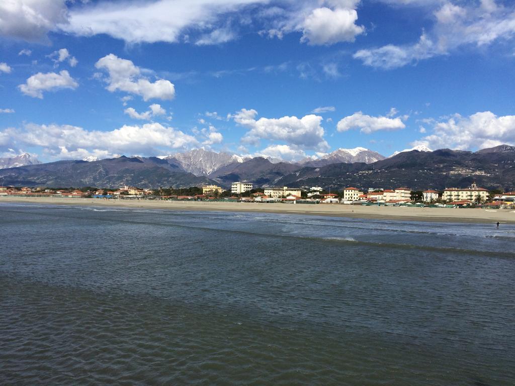 Hotel Mirage Marina di Pietrasanta Bagian luar foto