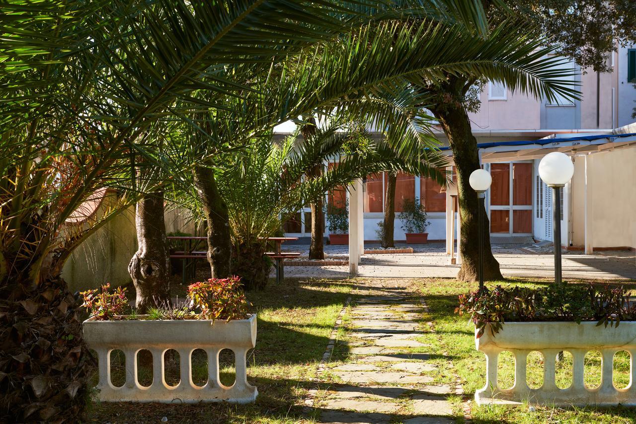 Hotel Mirage Marina di Pietrasanta Bagian luar foto