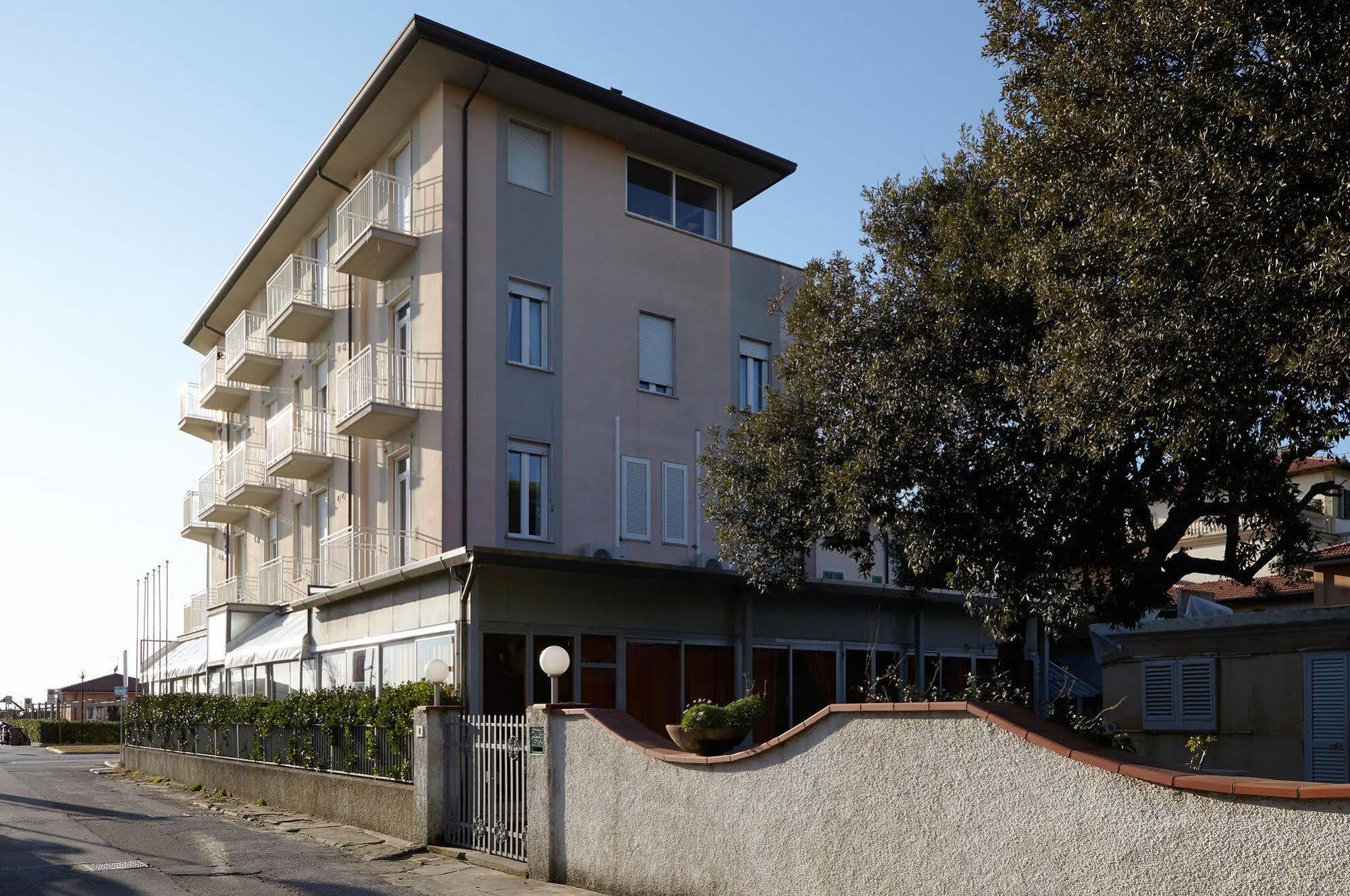 Hotel Mirage Marina di Pietrasanta Bagian luar foto