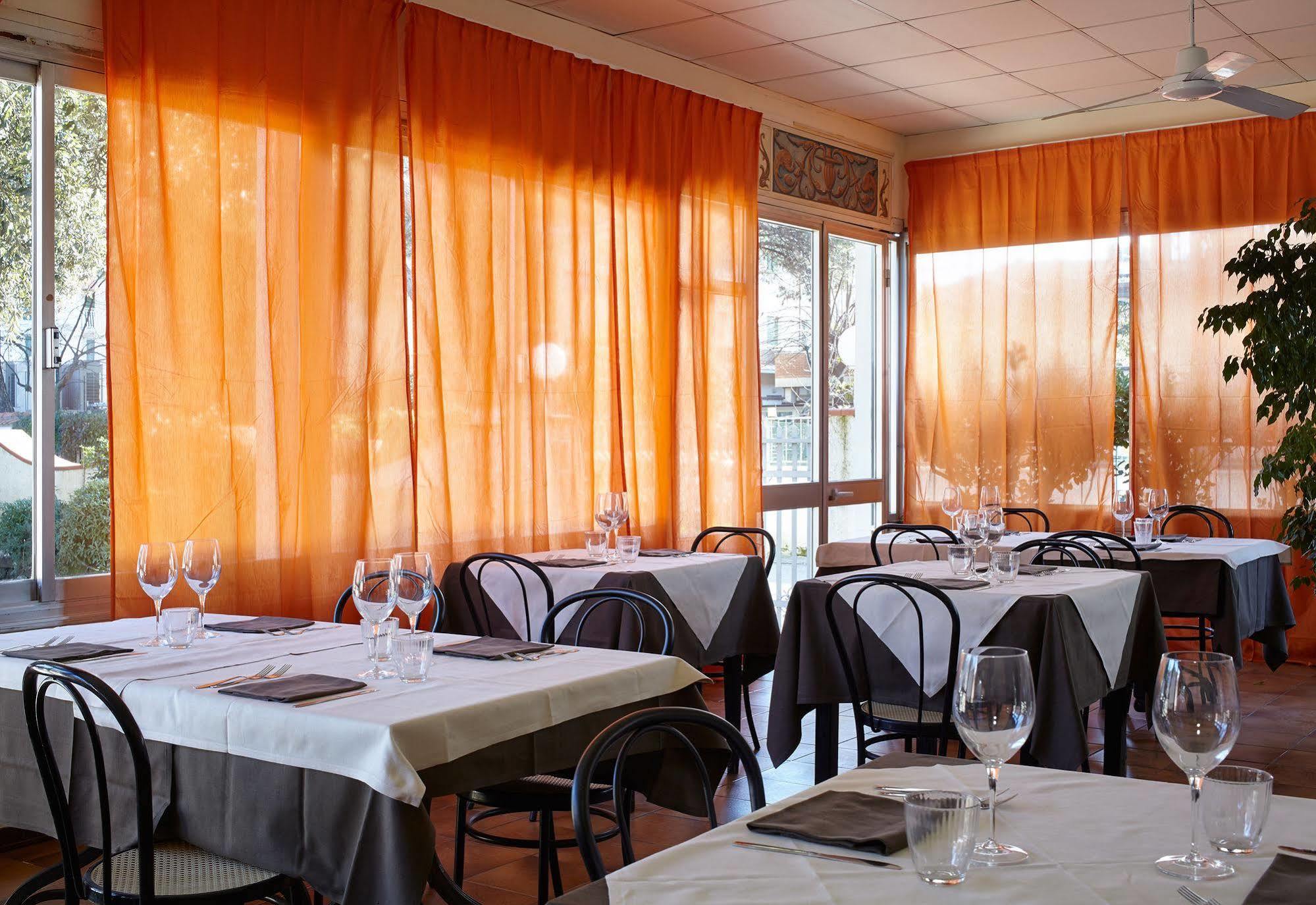 Hotel Mirage Marina di Pietrasanta Bagian luar foto