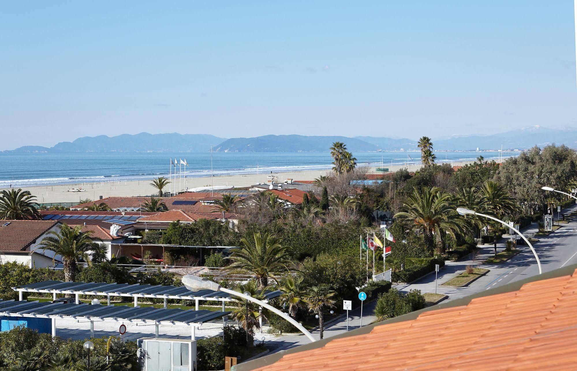 Hotel Mirage Marina di Pietrasanta Bagian luar foto